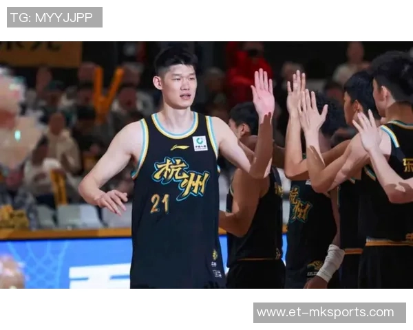 内线支柱！胡金秋热身赛轰14+6集锦